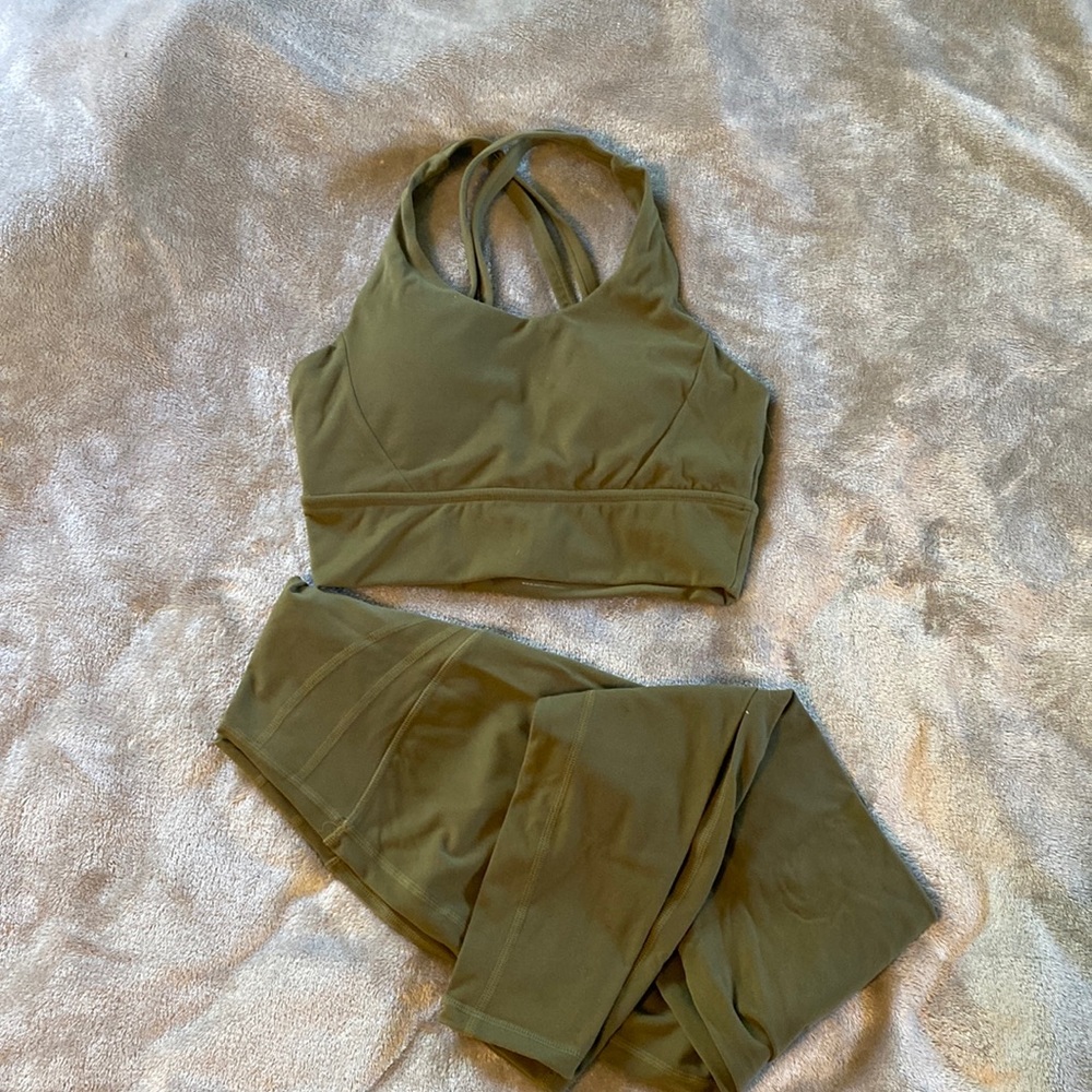 Like new BuffBunny set legacy leggings and bra size small